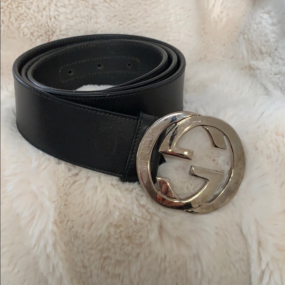 Black Gucci belt